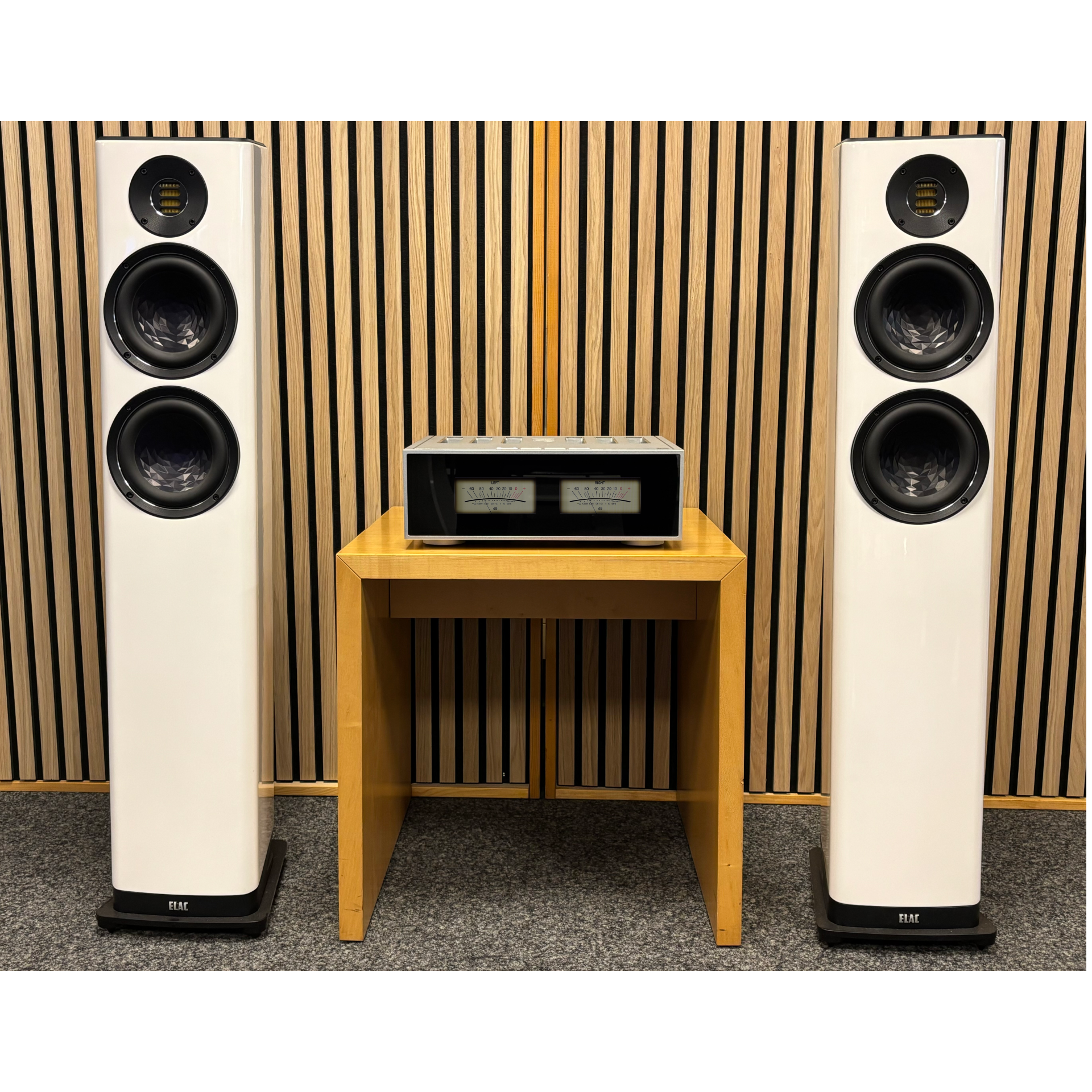 Rose RS520 + Elac Vela FS 407 Set